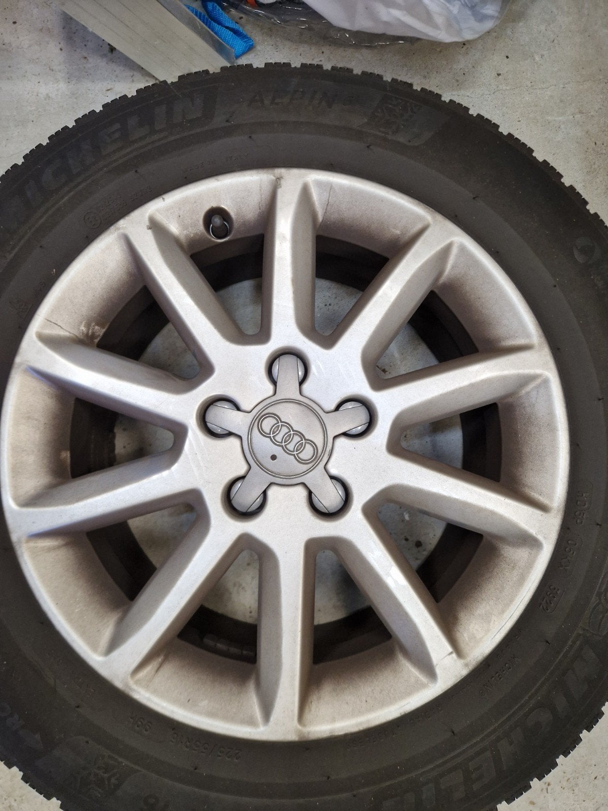 Audi velgen met Michelin Alpin 6 winterbanden 225/55/16, Ophalen, Gebruikt, 16 inch, Banden en Velgen