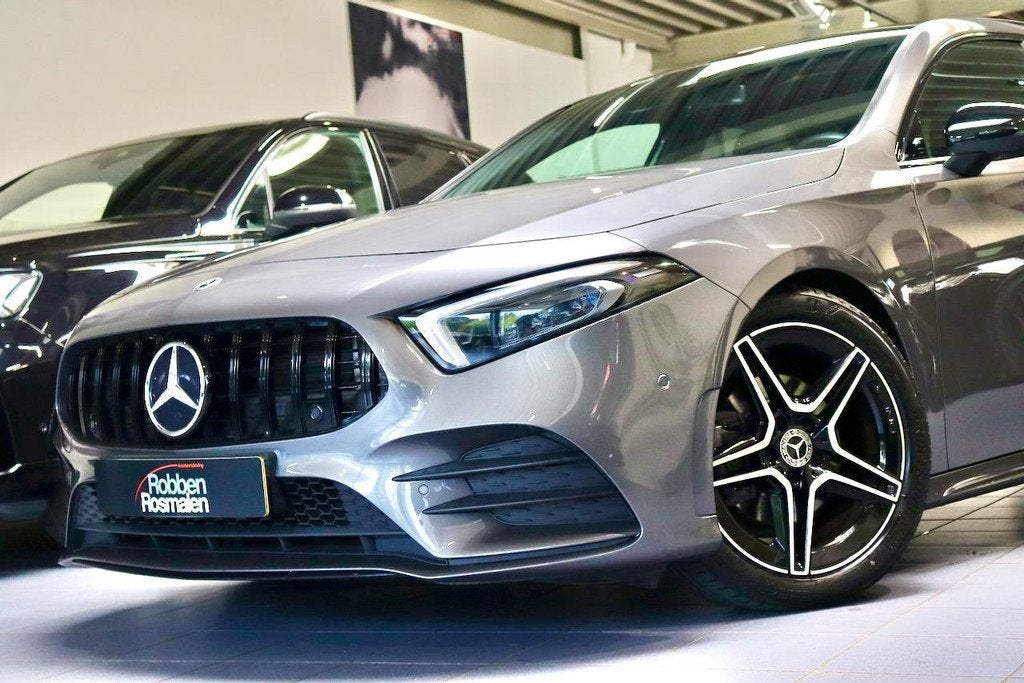 Mercedes-Benz A-klasse 180d Premium + AMG|PANO|Sfeer|CAM, Auto's, Mercedes-Benz, Gebruikt, Bedrijf, Diesel, Sedan