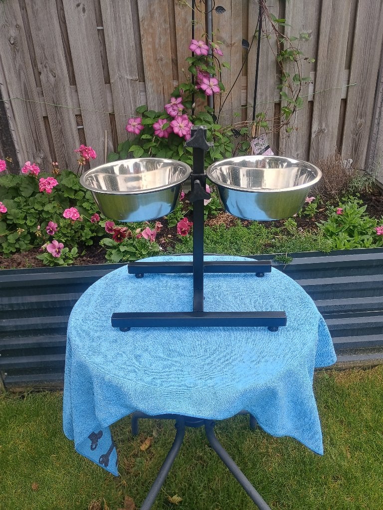 Te koop voerstandaard grote hond, Dieren en Toebehoren, Ophalen of Verzenden, Verstelbaar, Zo goed als nieuw