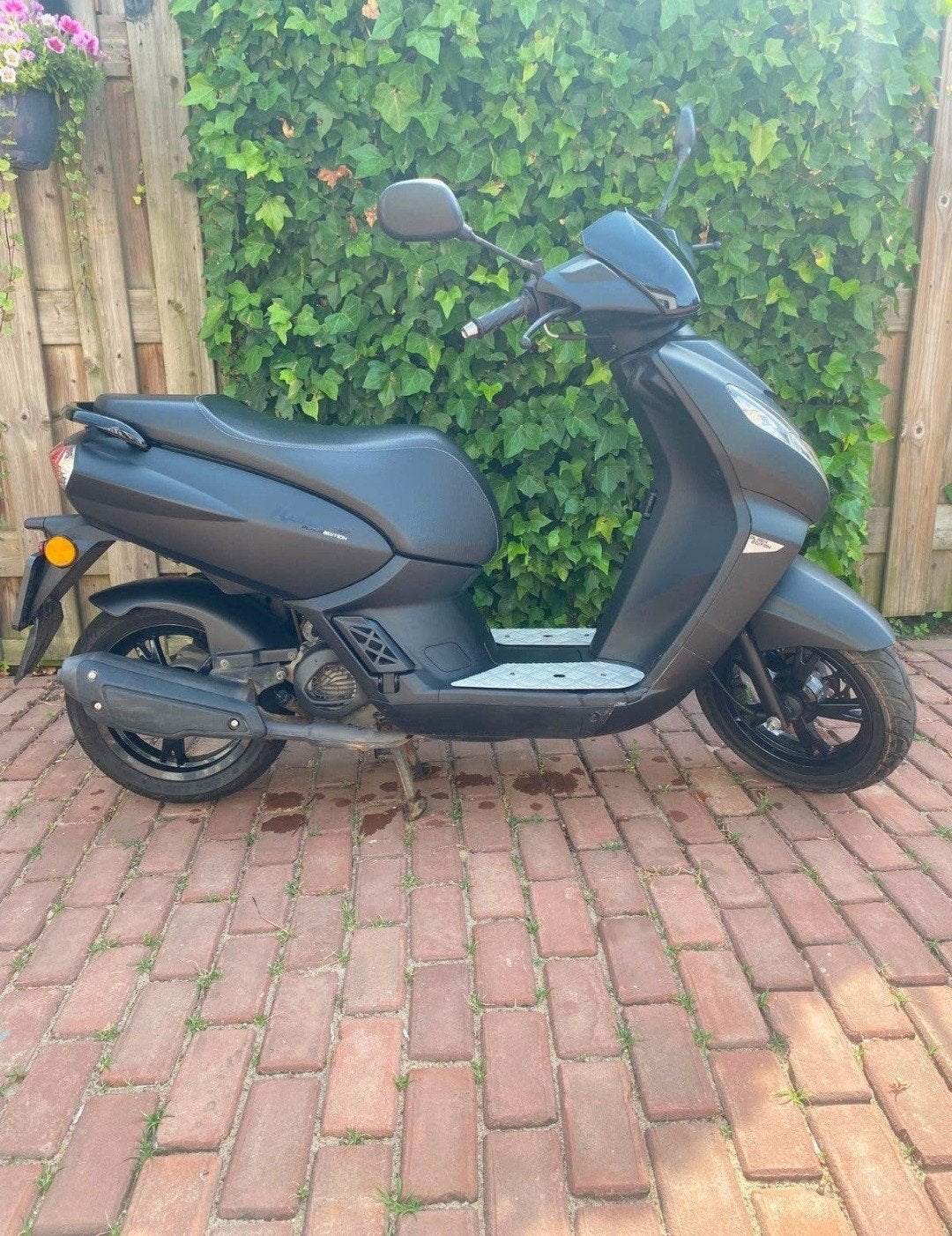 PEUGEOT KISBEE, BLACK EDITION 2024, Ophalen, Gebruikt, Benzine, Overige modellen