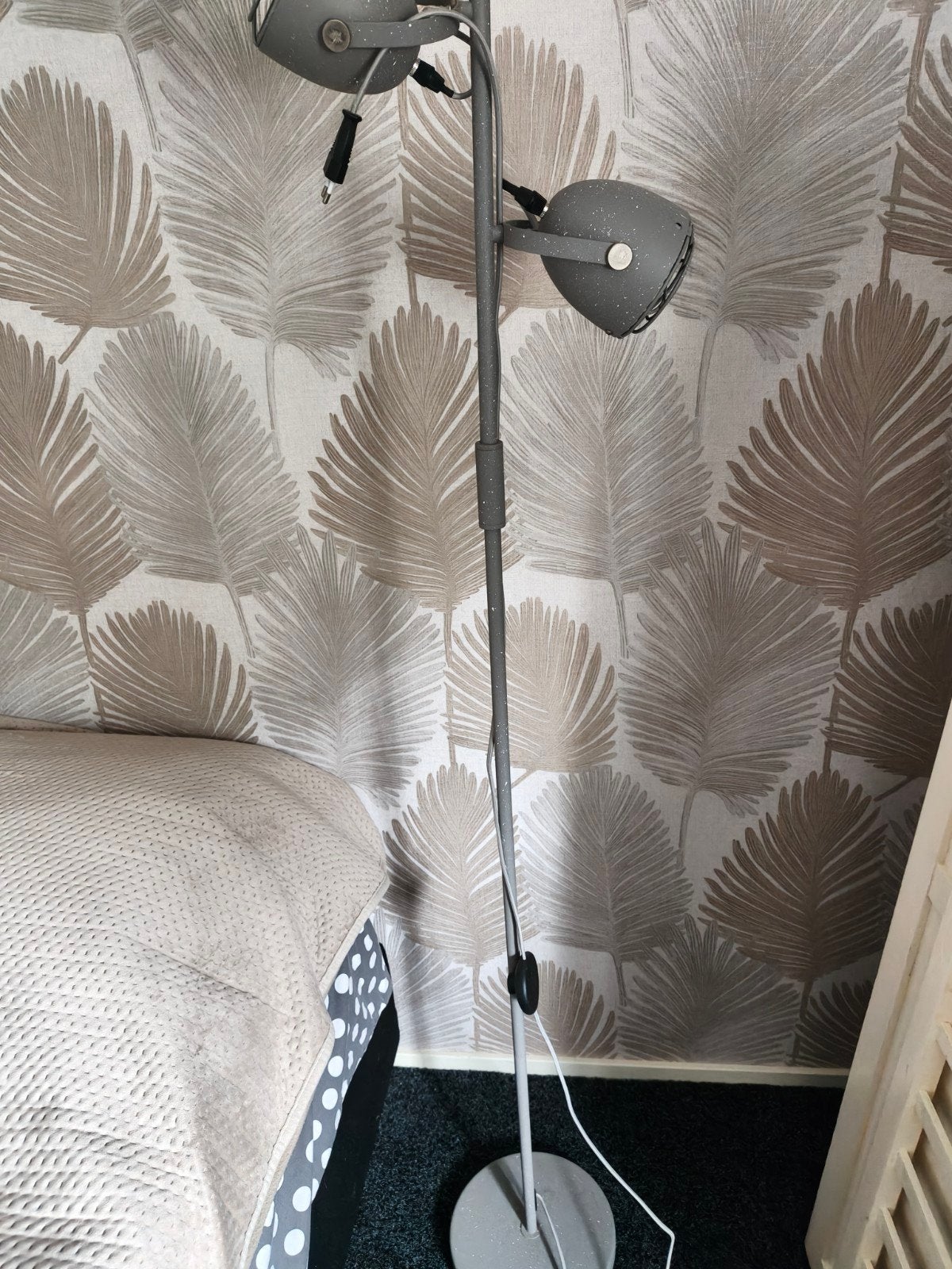 Grijze vloerlamp met 2 verstelbare spots, Gebruikt, Metaal, Modern, 150 tot 200 cm
