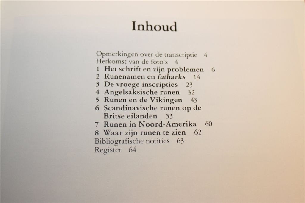 Runen — Europese Inscripties, Fibula Reeks, Ophalen of Verzenden, Gelezen, Europa