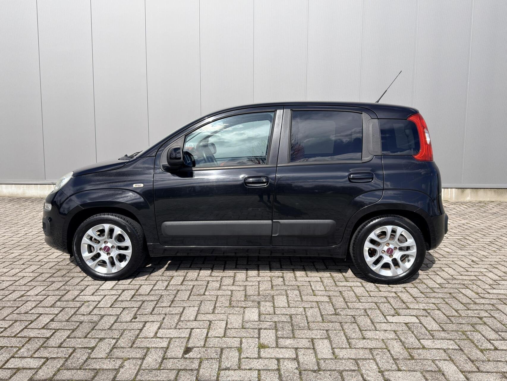 Fiat Panda 0.9 TwinAir Lounge *Airco*|Panoramadak|NL Auto|El, Voorwielaandrijving, Euro 5, 86 pk, Panda