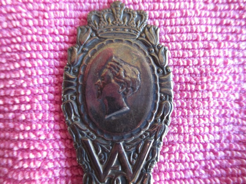 Suikerlepel met afbeelding Koningin Wilhelmina 1948., Ophalen of Verzenden