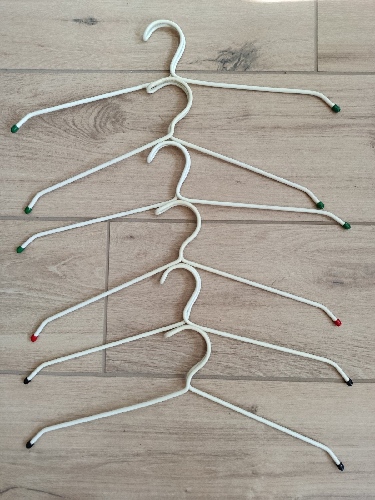 Set van 6 vintage Tomado kledinghangers, Kleding | Dames, Ophalen of Verzenden, Zo goed als nieuw, Metaal, Kinderen en Volwassenen