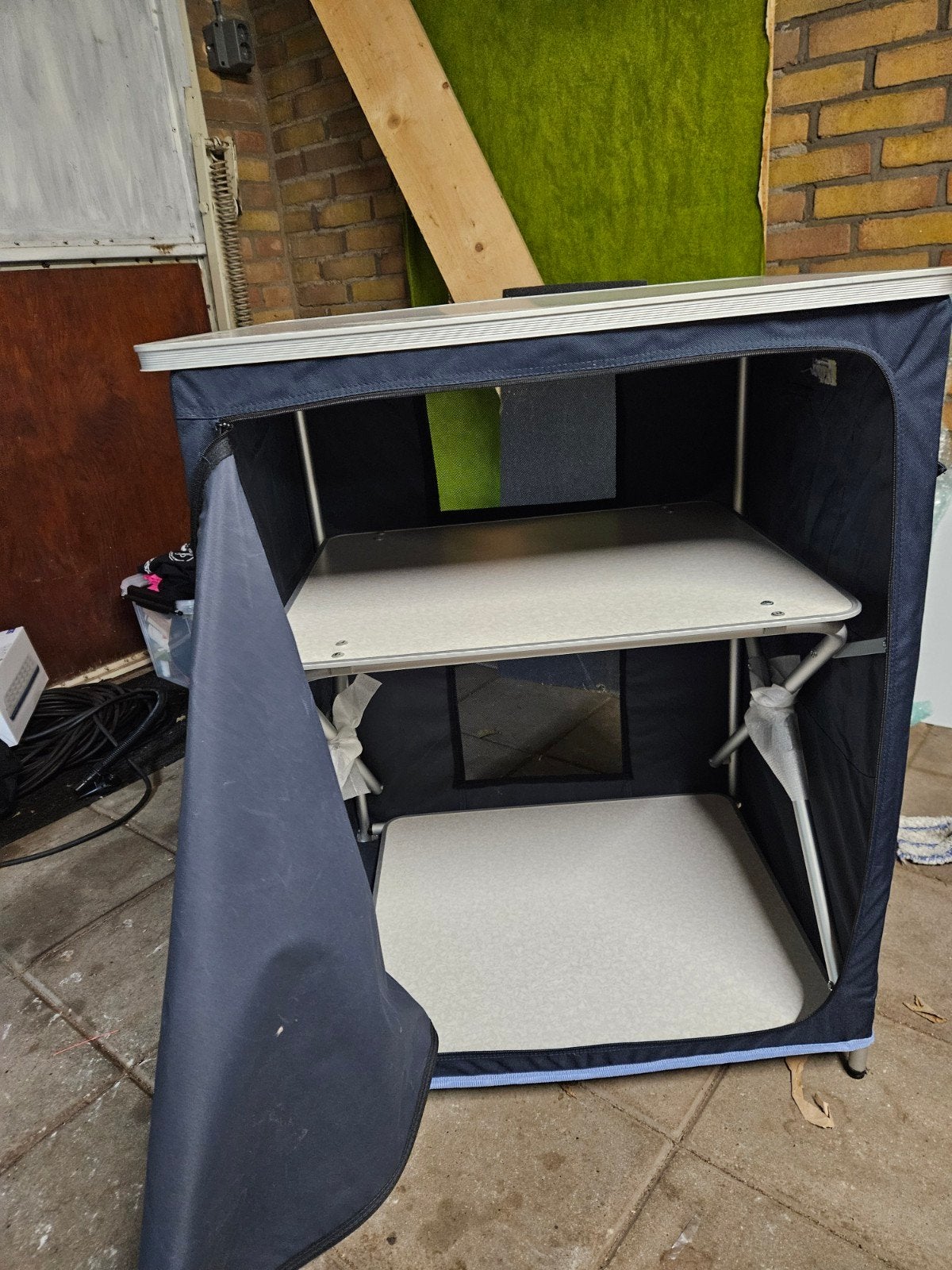 Opvouwbare campingkast met 2 planken, Caravans en Kamperen, Ophalen, Zo goed als nieuw