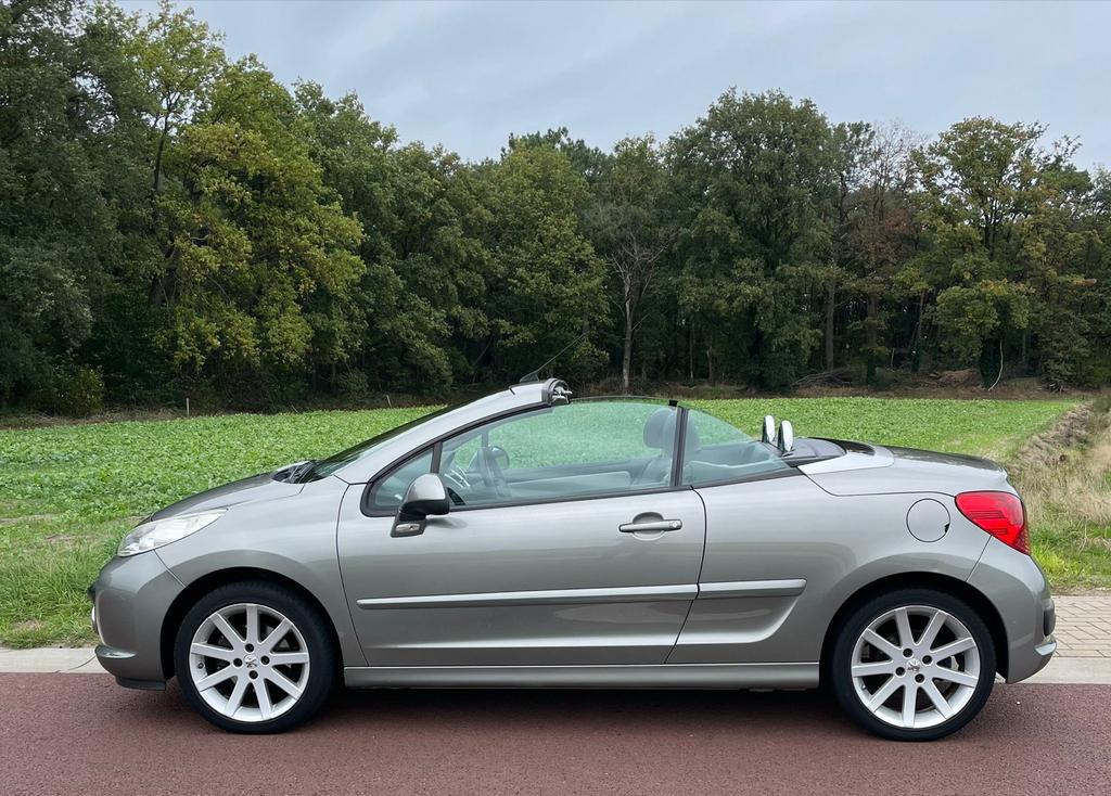 Peugeot 207 1.6 16V CC Nieuwe APK mei 2027., Auto's, Peugeot, Voorwielaandrijving, 15 km/l, 4 cilinders, Cabriolet