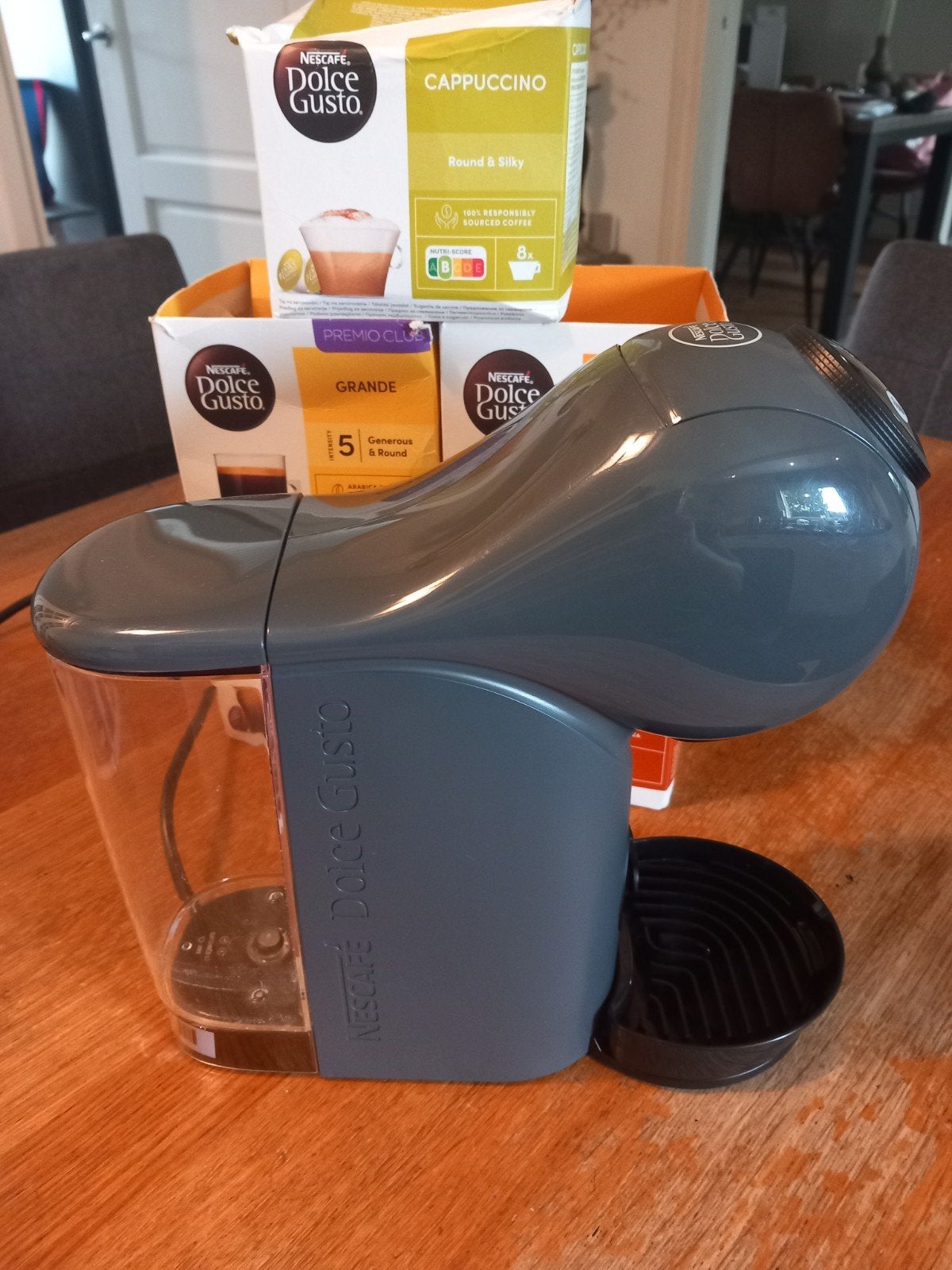 Nescafé Dolce Gusto Krups koffiecupmachine + 5 pakken cups, Ophalen of Verzenden, Zo goed als nieuw, Koffiemachine, Koffiepads en cups