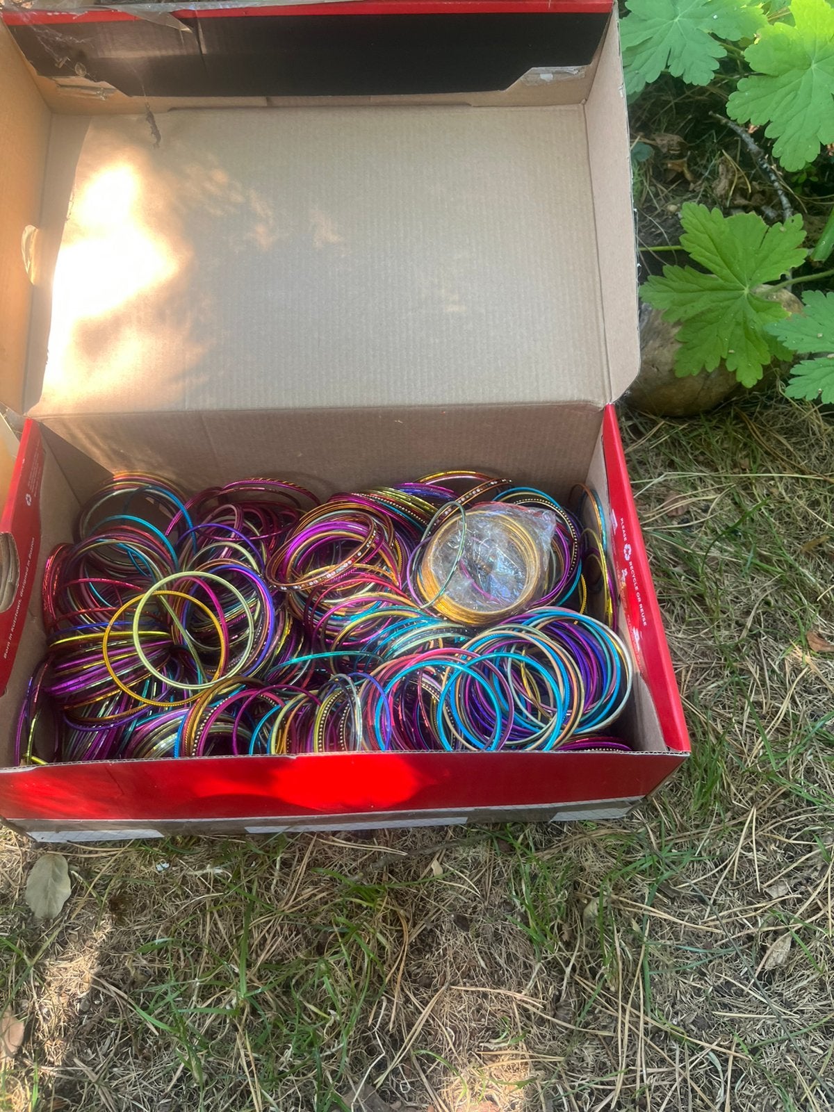 Schoenendooos vom met armbanden uit India., Ophalen, Nieuw