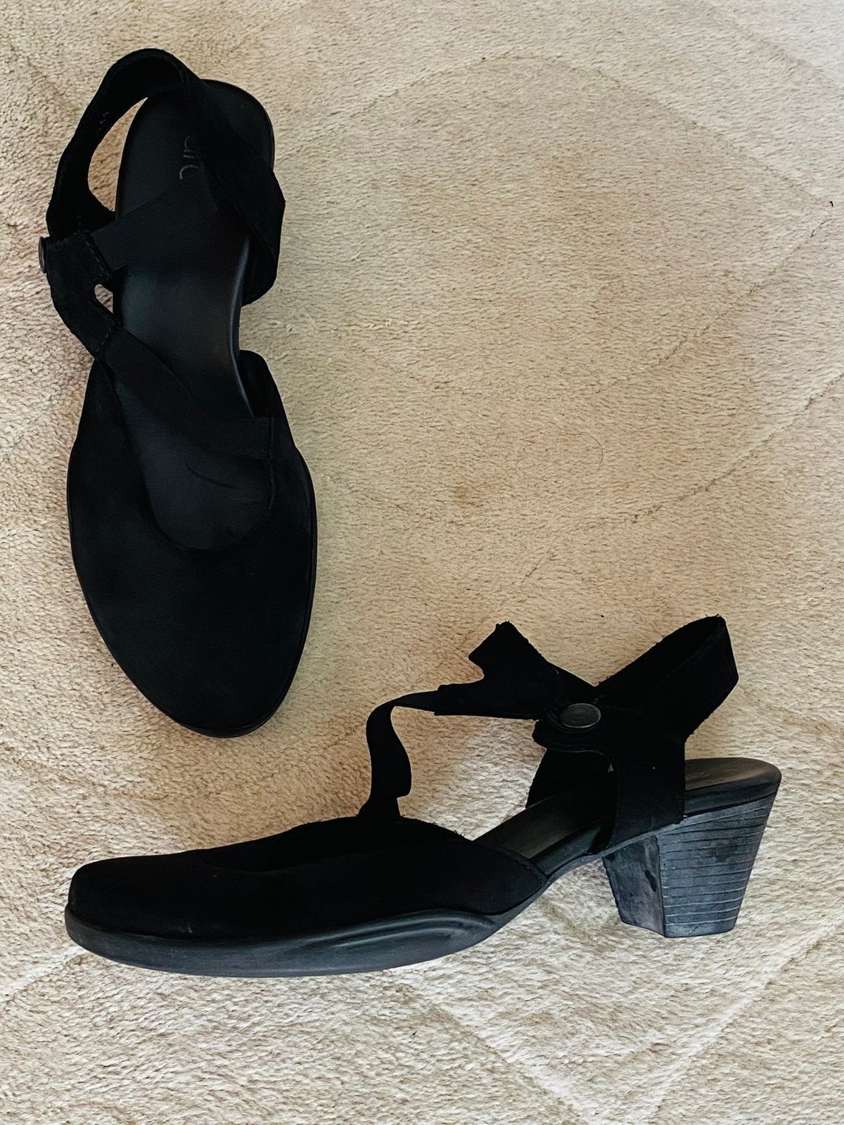 Mooie suede Arche sandalen, maat 37 🤩, Zwart, Zo goed als nieuw, Sandalen of Muiltjes, Ophalen of Verzenden