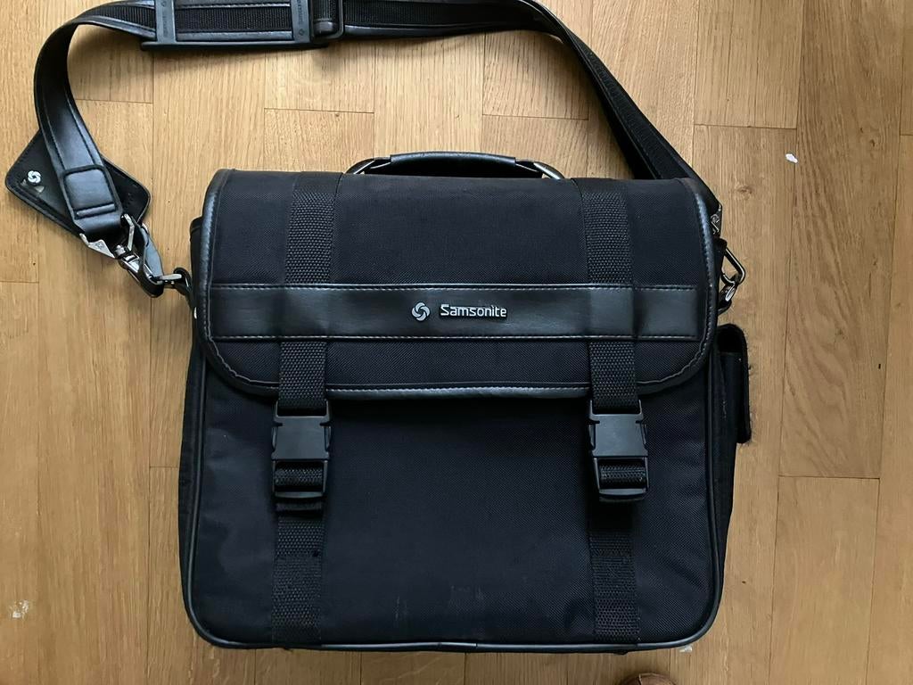Samsonite laptop tas. Schoudertas, Ophalen of Verzenden, 17 inch of meer, Zo goed als nieuw