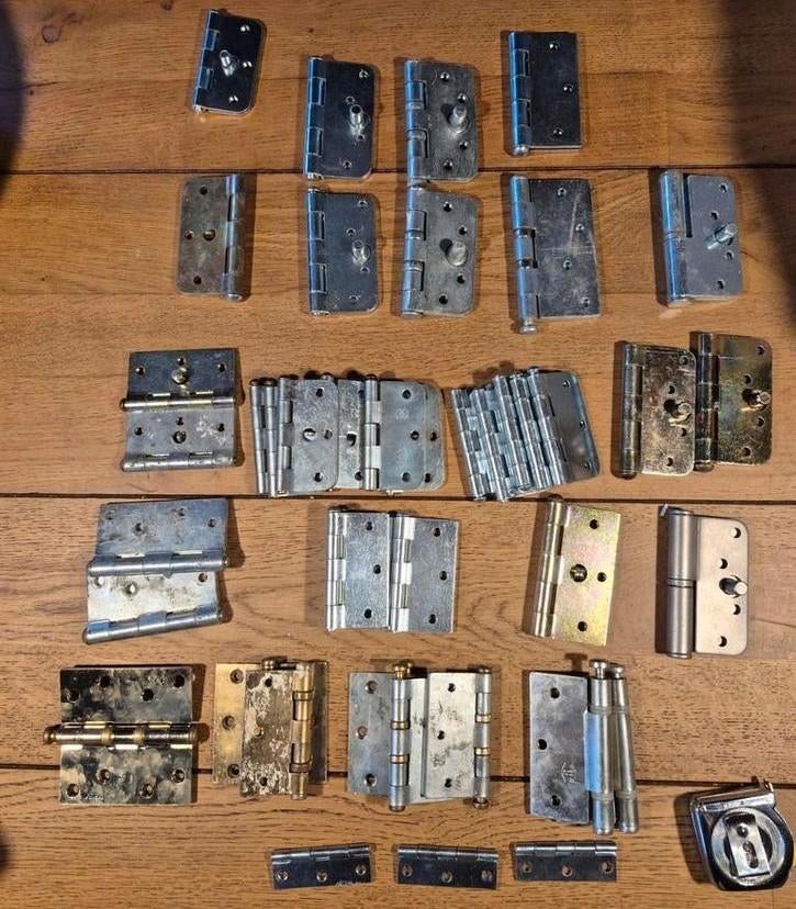 43 scharnieren. Verzinkt rvs staal messing sommige Gelagerd, Ophalen of Verzenden, Zo goed als nieuw, Scharnier