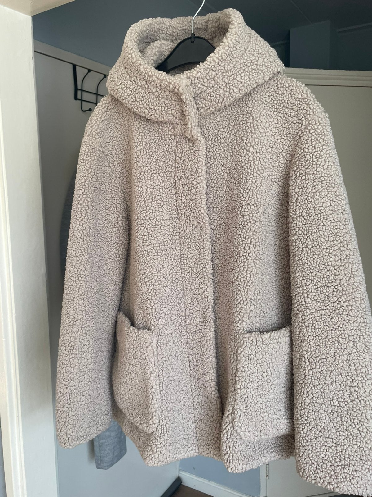 White Label teddy jas, mt 40, Ophalen of Verzenden, Zo goed als nieuw, Maat 38/40 (M), Beige