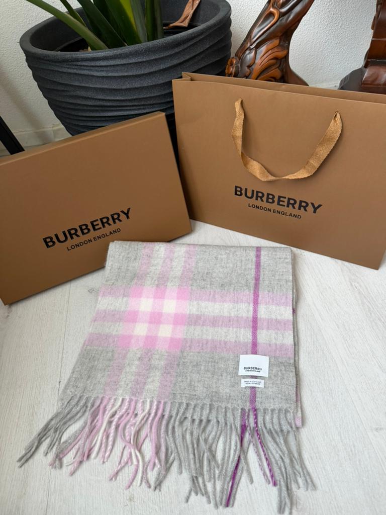 Burberry london cashmere sjaal nieuw met verpakking, Ophalen of Verzenden, Nieuw, Maat 46/48 (XL) of groter, Sjaal