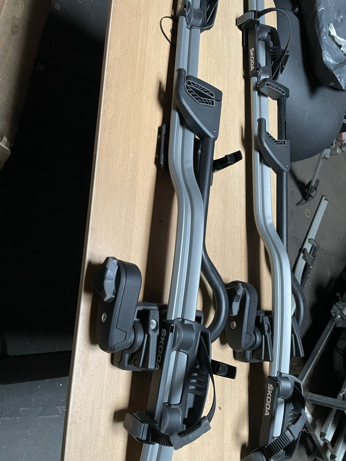 Thule 598 dak fietsendragers - 2 stuks, Auto diversen, Ophalen of Verzenden, 2 fietsen, Gebruikt, Dakdrager
