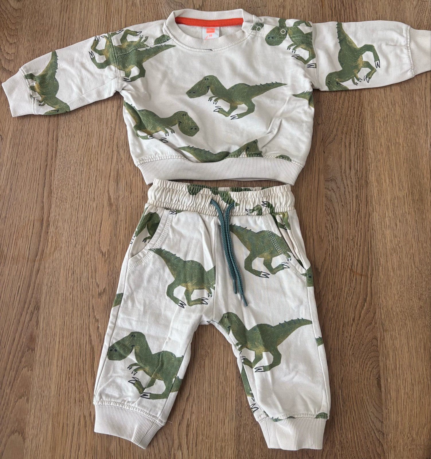 ZGAN: Hema dinosaurus setje maat 68, Kinderen en Baby's, Babykleding | Maat 68, Ophalen of Verzenden, Zo goed als nieuw, Jongetje of Meisje