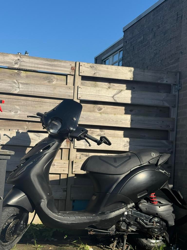Zeer nette Piaggio Zip 50cc - Nieuw blok, nieuwe accu!, Ophalen, Maximaal 45 km/u, Zip, Zo goed als nieuw