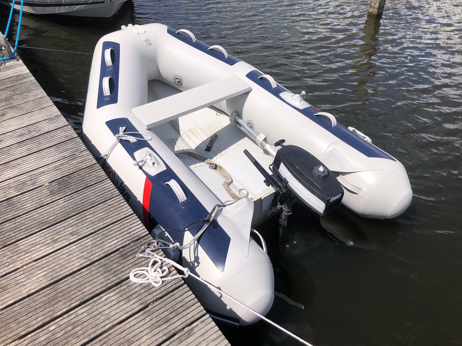 Kwaliteits rubberboot Honwave 2.40 m met Mercury 3.3pk motor, Ophalen, Airdeck, Inclusief motor, Zo goed als nieuw