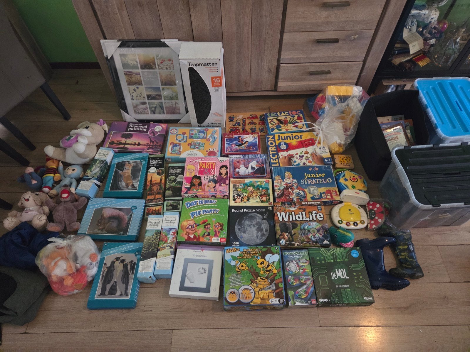 Kindermarkt,rommelmarkt spullen.Speelgoed,kleding,boeken,etc, Ophalen, Zo goed als nieuw