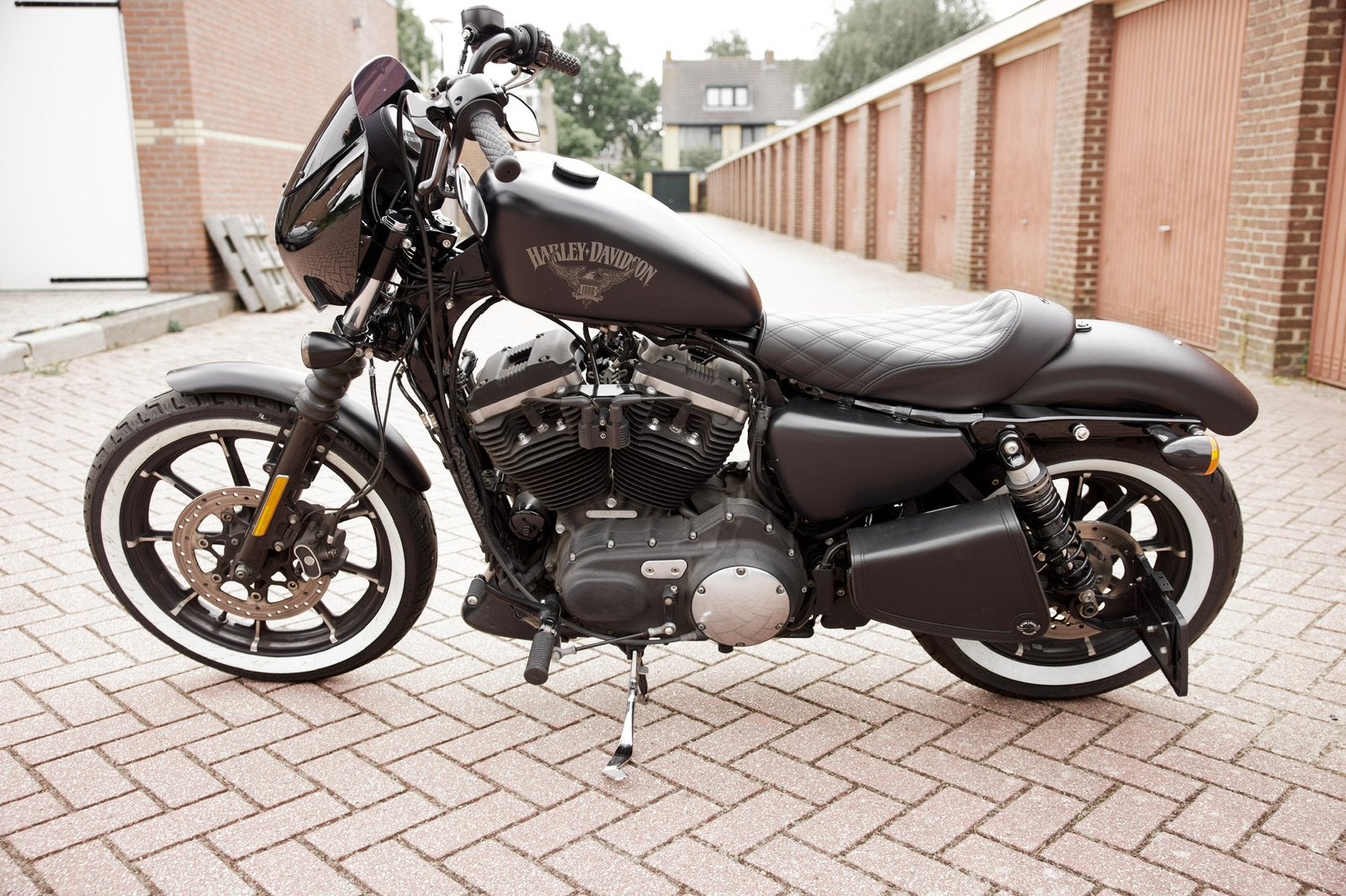 Matzwarte Harley Sportster Iron 883 met ABS, 2 cilinders, Occasion, 883 cc, Particulier