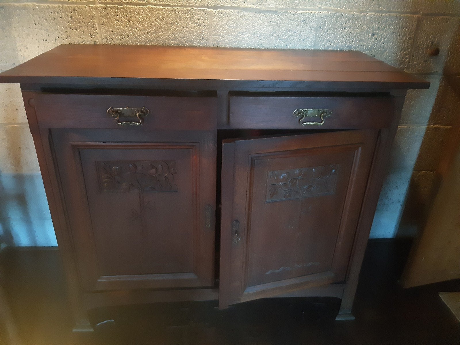 Antiek dressoir met houtsnijwerk, Ophalen