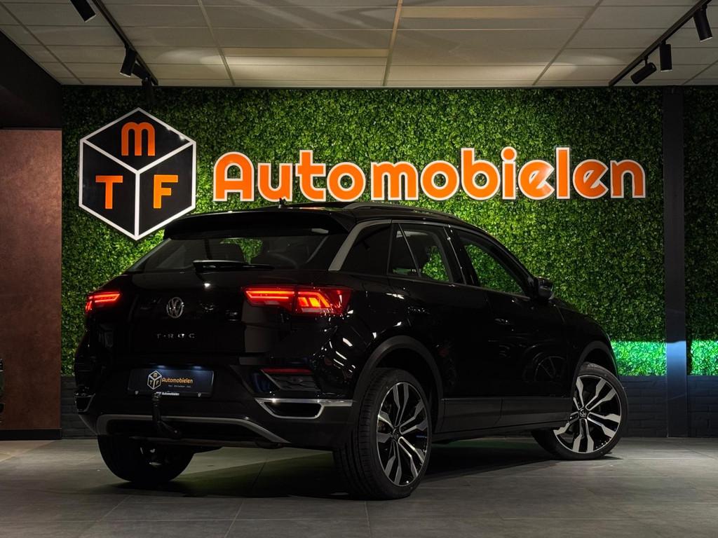Volkswagen T-Roc 1.5 TSI Sport 150 PK |PANO|ACC|LANEASS.|STU, Stof, 4 cilinders, Zwart, Bedrijf