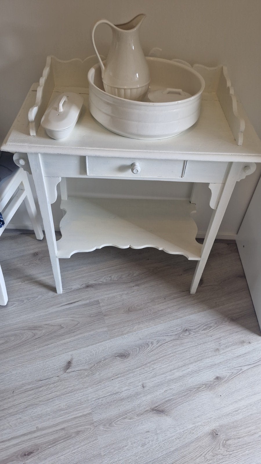 Brocante kaptafel met lampetstel, Ophalen