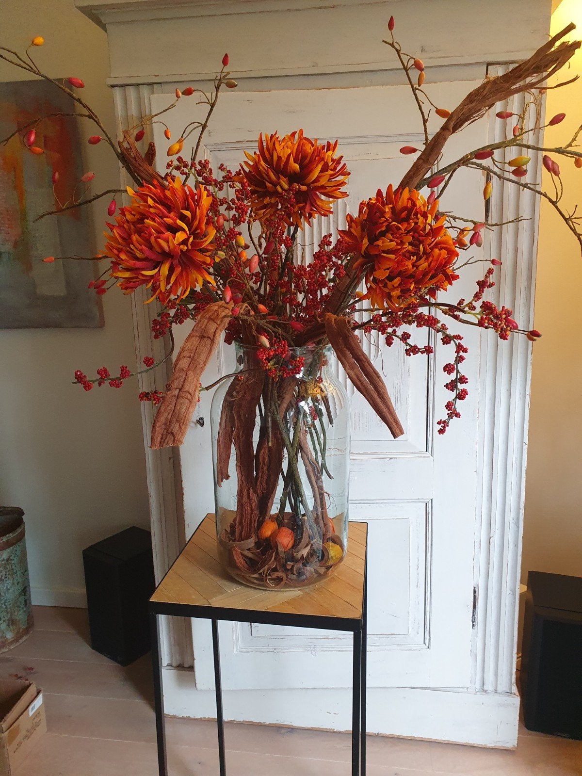 Stoer bloemstuk zijdebloemen + rozenbottels + bessentakken, Huis en Inrichting, Ophalen, Binnen, Gebruikt, 95 cm
