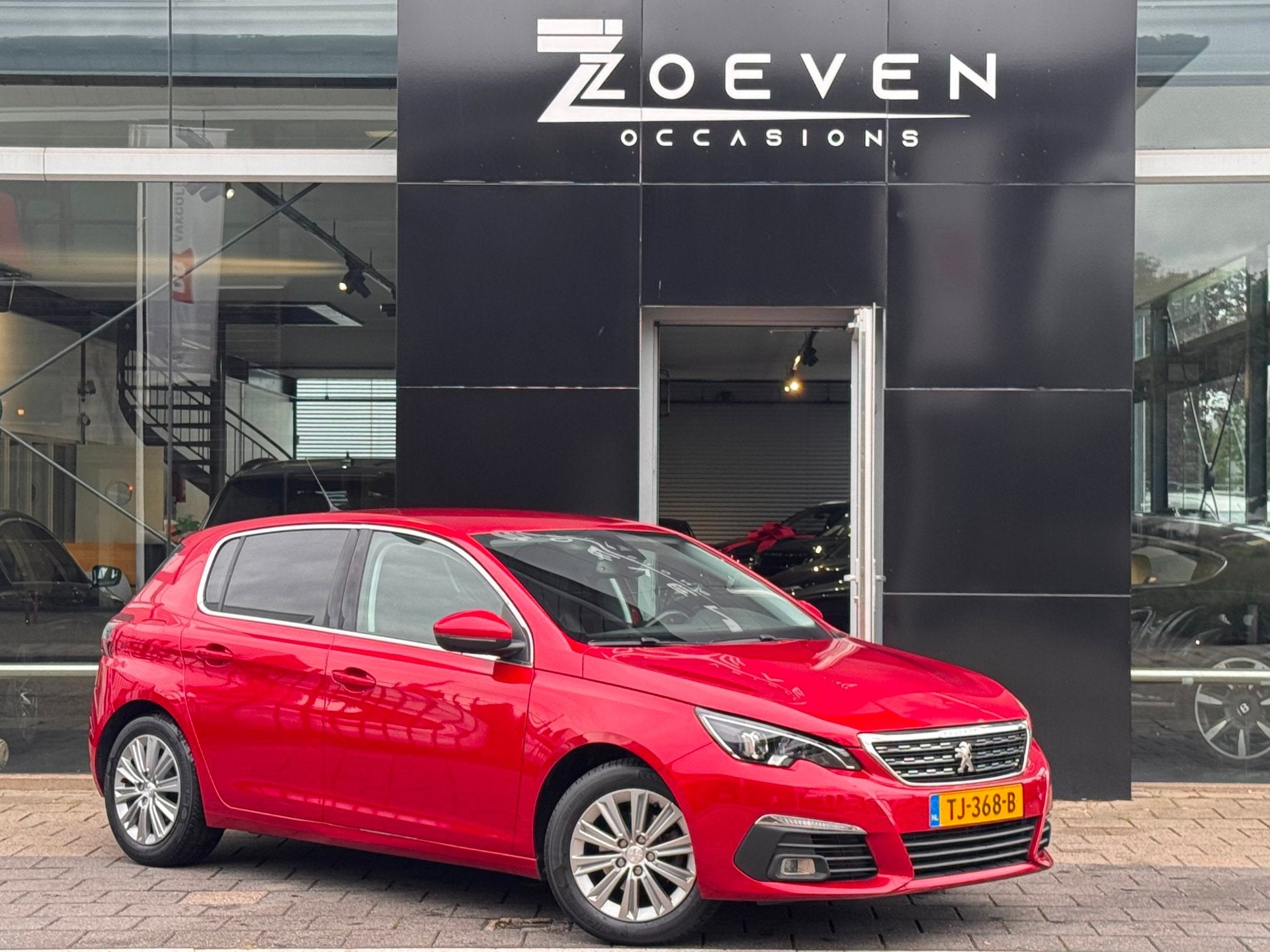 Peugeot 308 Peugeot 308 1.2 PureTech Allure AUTOMAAT | SLECH, Gebruikt, 1199 cc, 610 kg, 1125 kg