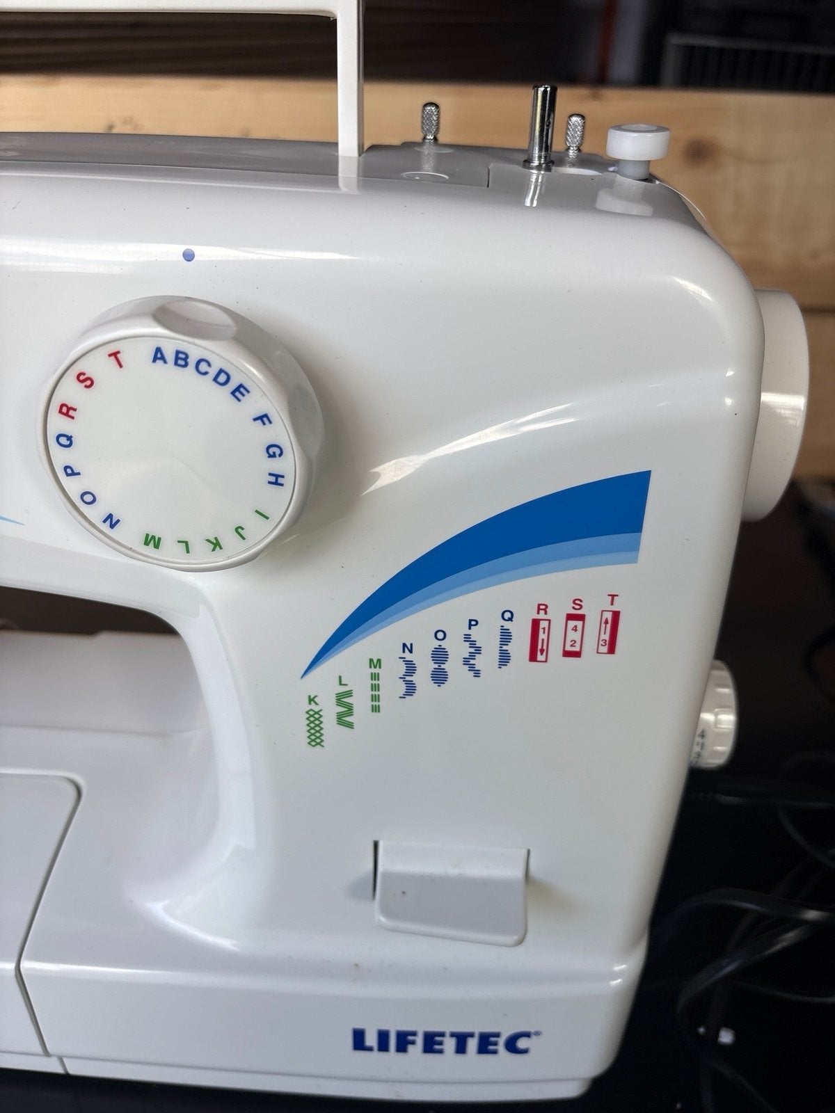 Lifetec LT 10964 Naaimachine - Wit, Gebruikt, Ophalen of Verzenden, Gebruikt, Naaimachine, Overige merken
