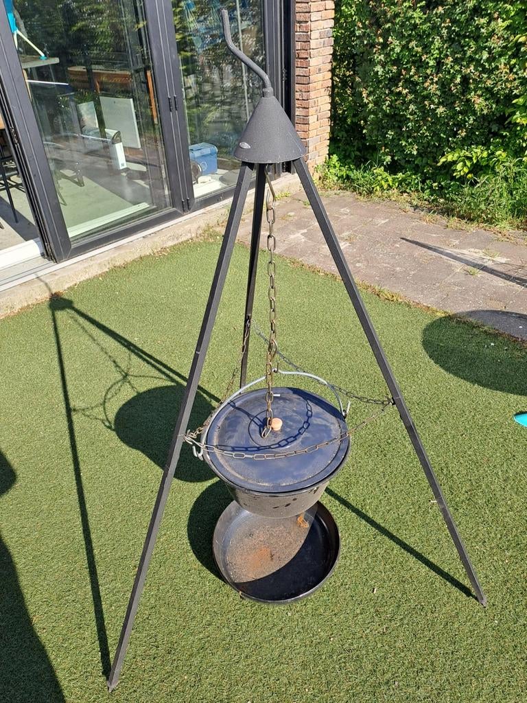 Gietijzeren driepoot met vuurschaal en heksenketel, Ophalen, Gebruikt