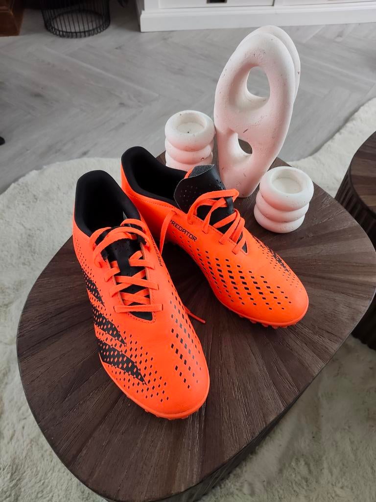 Adidas Predator voetbalschoenen - Oranje - Maat 40 2/3, Ophalen of Verzenden, Zo goed als nieuw, Schoenen