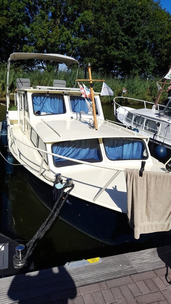 Jonge kruiser 10,5m x 2.75m, Watersport en Boten, Gebruikt, Binnenboordmotor, Diesel, 1 cm