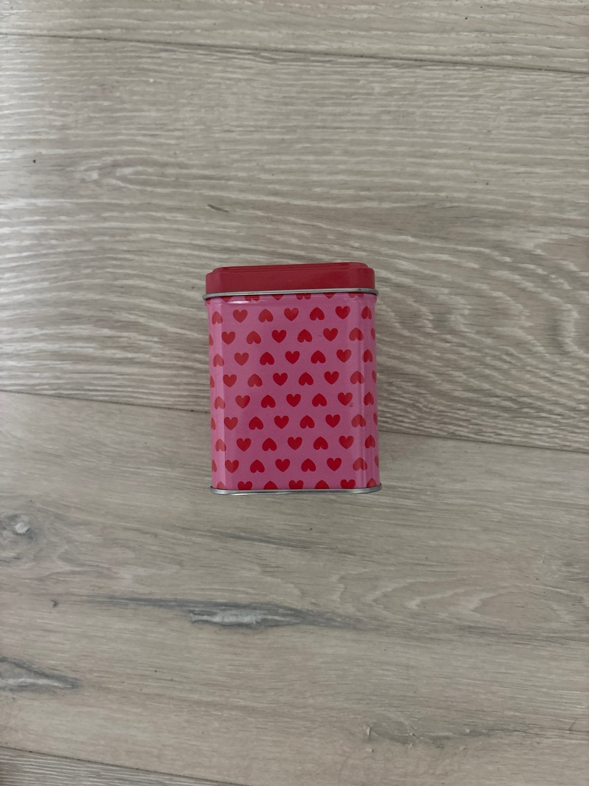 Leuk blikje met hartjespatroon - Ideaal voor thee of koekjes, Ophalen of Verzenden, Gebruikt, Thee, Overige merken