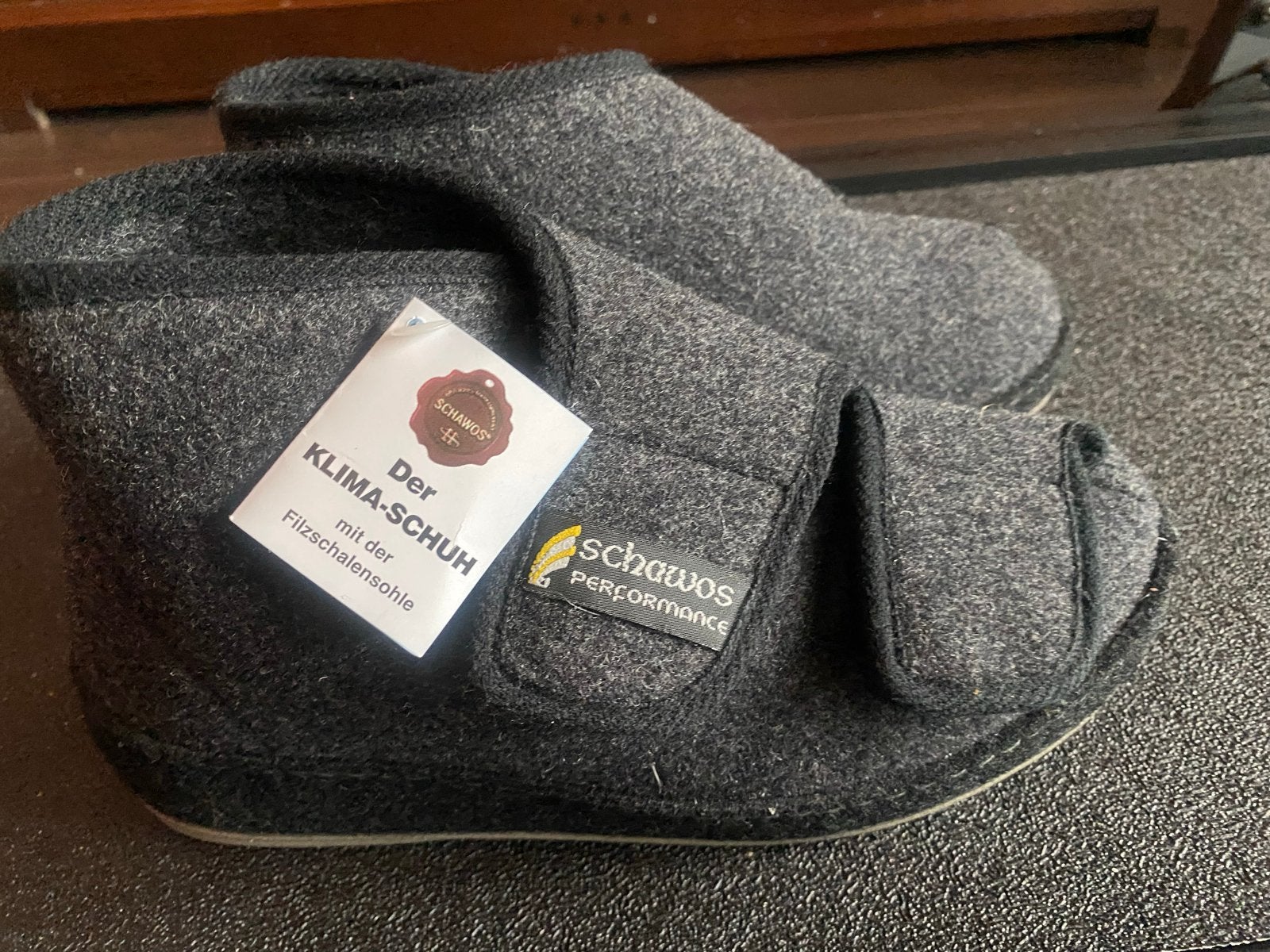 Nieuwe Schawos pantoffels, maat 40, grijs, met klittenband, Kleding | Dames, Verzenden, Nieuw, Grijs, Pantoffels of Sloffen