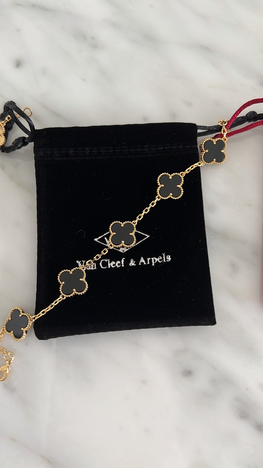 Van Cleef & Arpels Alhambra Armband (Zwart & Wit), Ophalen, Zwart, Zo goed als nieuw, Met bedels of kralen