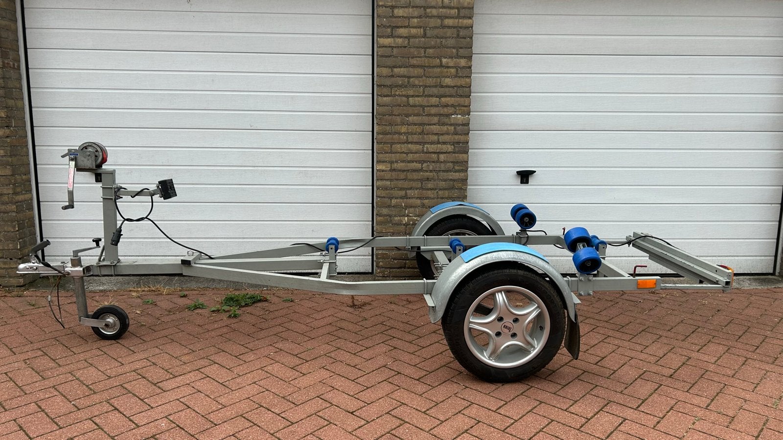 Gebruikte boottrailer met lichtmetalen velgen., Watersport en Boten, Boottrailers, Ophalen, Minder dan 1500 kg, Gebruikt, Sloepentrailer