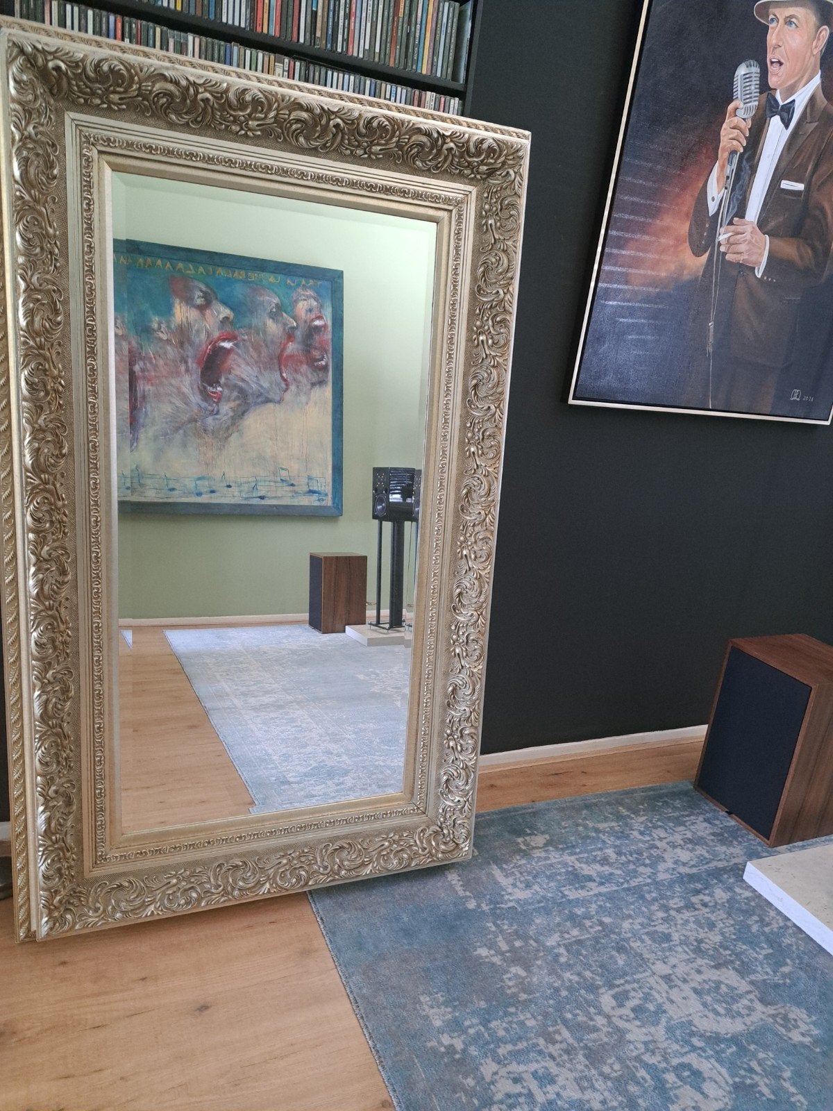 Grote spiegel met sierlijke zilverkleurig lijst, Antiek en Kunst, Ophalen, Rechthoekig, 100 tot 150 cm, 150 tot 200 cm