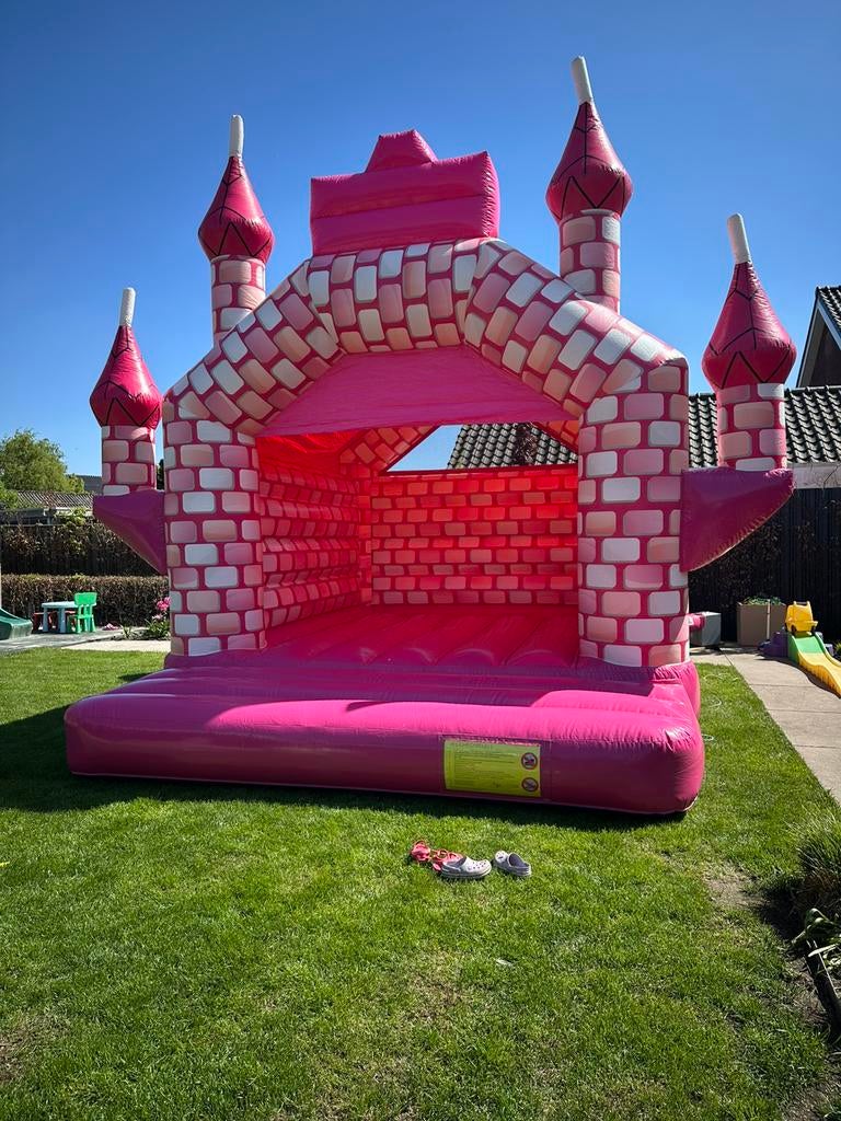 Springkussen huren ! Kasteel , overdekt ! Vanaf 70p/dag., Ophalen of Verzenden, Zo goed als nieuw