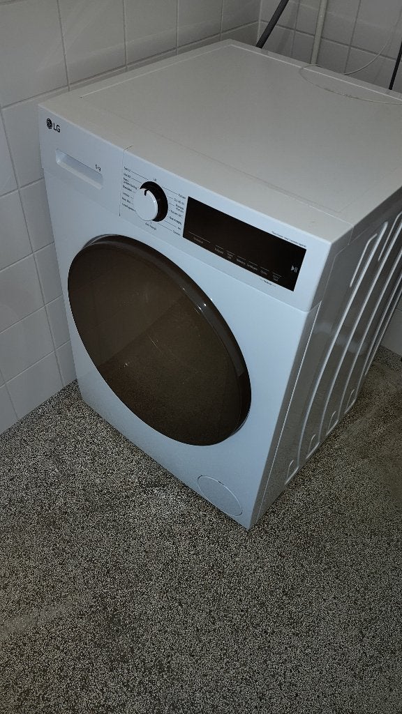 LG Wasmachine 9kg, Witgoed en Apparatuur, Ophalen, 1200 tot 1600 toeren, Gebruikt, Handwasprogramma
