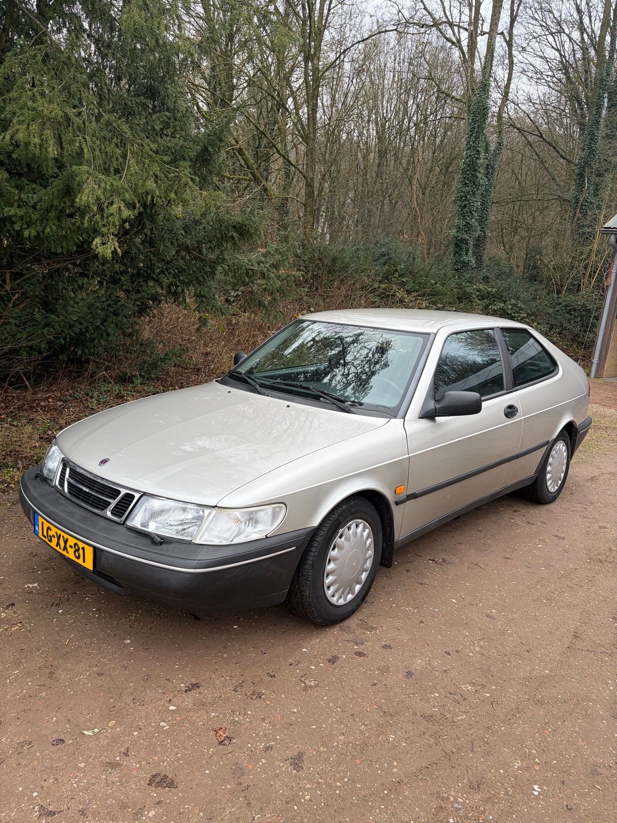 Saab 900 2.0 I Coupe AUT 1995 Beige, Auto's, 4 cilinders, Beige, Origineel Nederlands, Saab 900