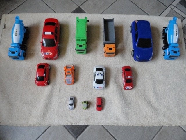 13 Kunststof Dickie Auto's (5-26cm), Verzenden, Gebruikt