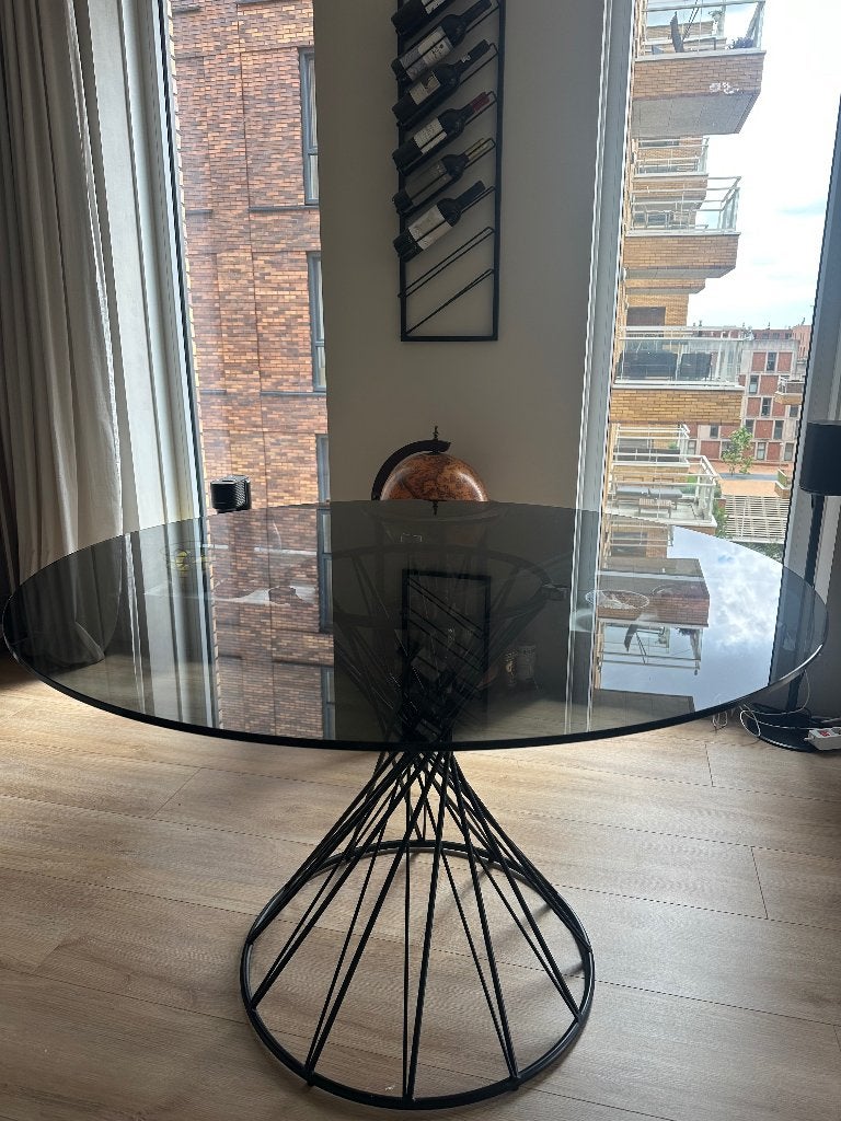 Kave Home Eettafel rond rookglas 120cm diameter, Huis en Inrichting, Tafels | Eettafels, Ophalen, Gebruikt, Rond, Glas