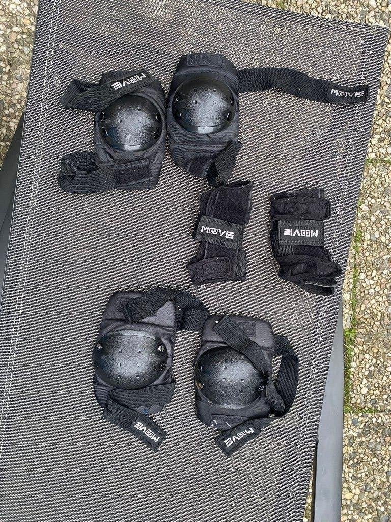 ***Move*** skeeler beschermingsset zwart in goede staat, Sport en Fitness, Skeelers, Overige merken, Gebruikt, Kinderen, Ophalen of Verzenden