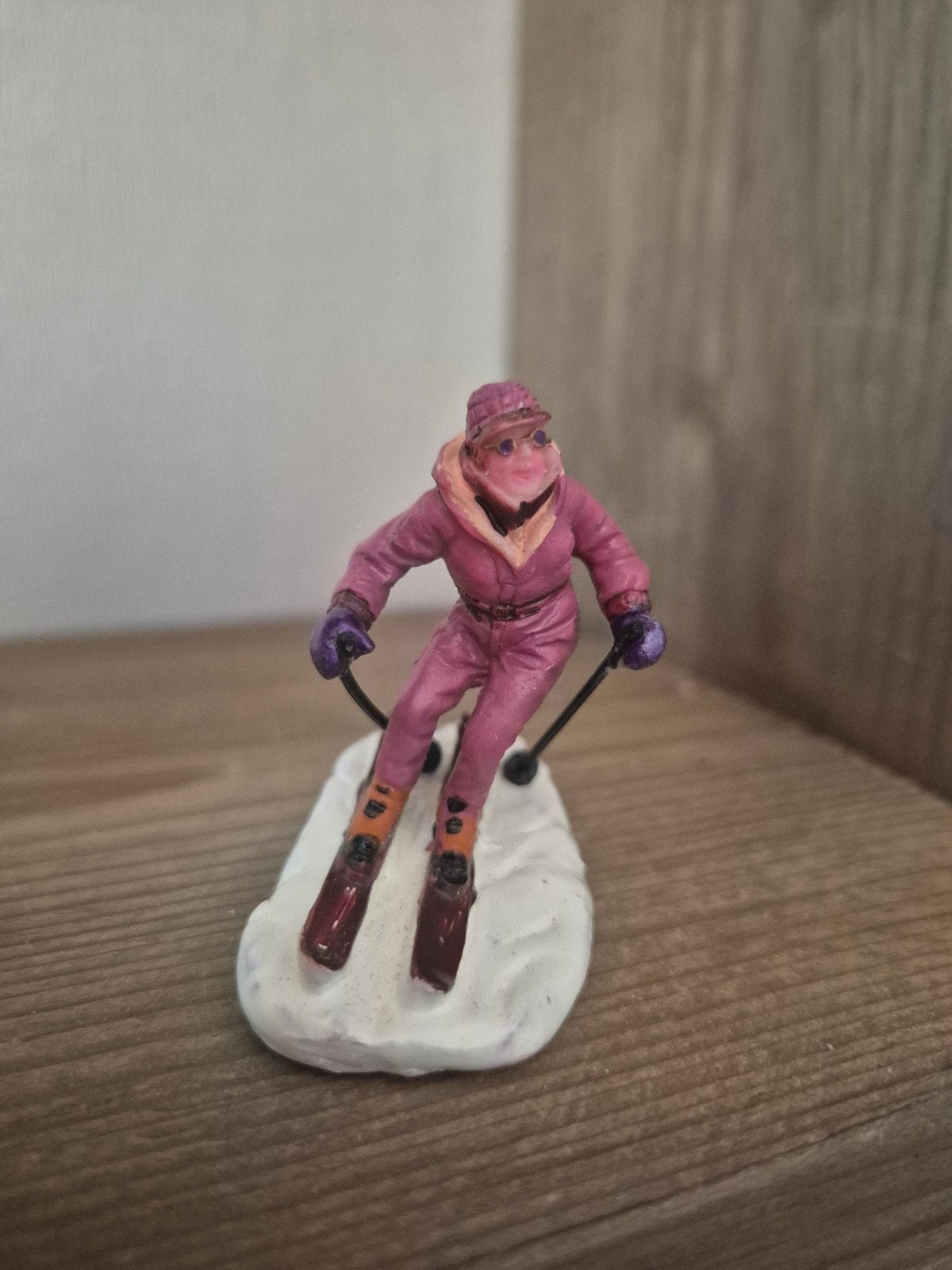 Lemax figuur 25 kerstdorp kersthuisjes, Ophalen of Verzenden, Zo goed als nieuw