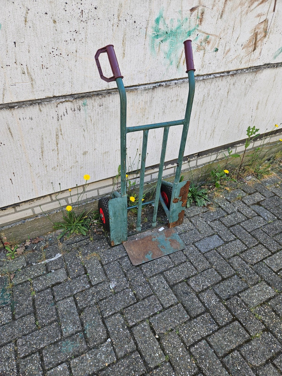 Robuuste steekwagen met nieuwe wielen, Ophalen, Gebruikt