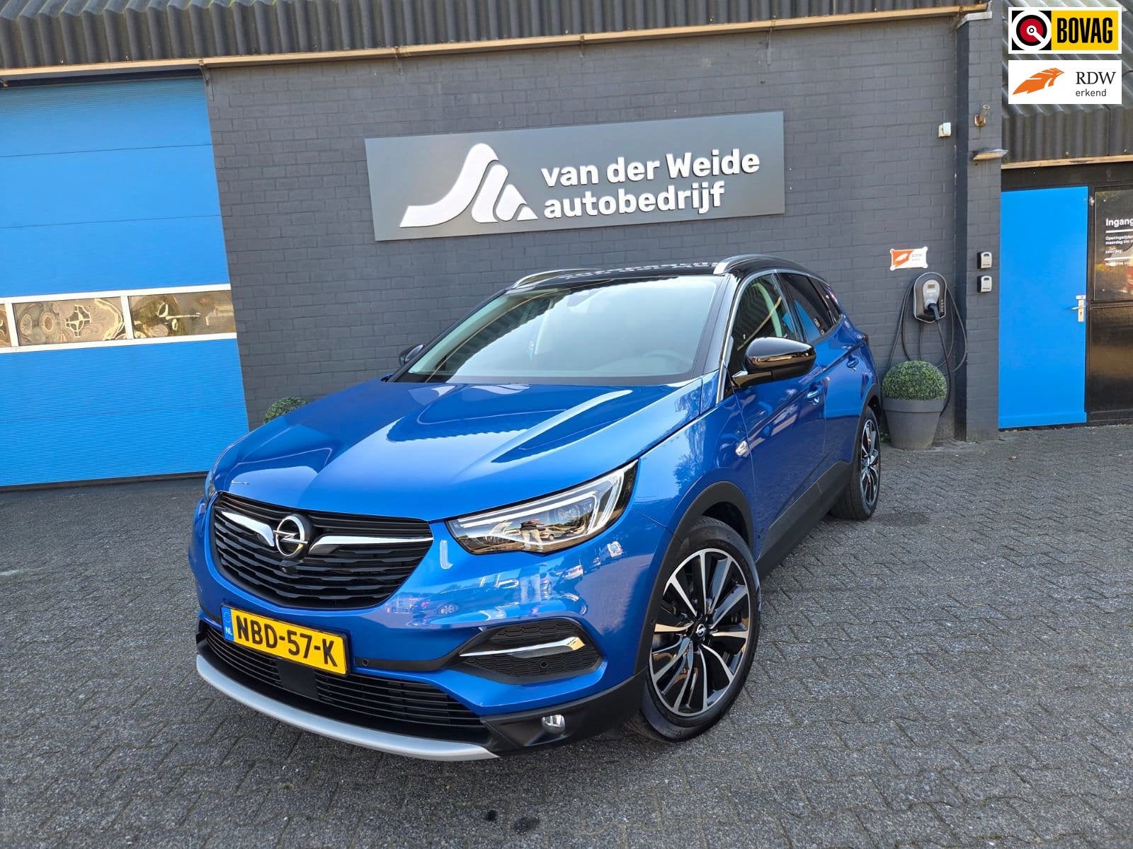 Opel GRANDLAND X 1.6 Turbo Hybrid4 Business Executive, Auto's, Automaat, Dealer onderhouden, 77 km/l, 4 cilinders