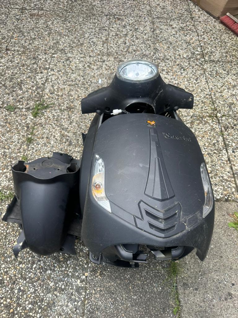 Complete kappenset la sourini, Fietsen en Brommers, Brommeronderdelen | Scooters, Ophalen of Verzenden, Kap, Overige merken