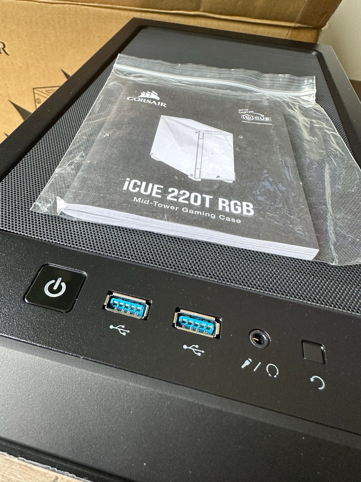 Corsair iCUE 220T RGB Mid-Tower Gaming Case - Nieuw, Computers en Software, Computerbehuizingen, Nieuw, Ophalen of Verzenden