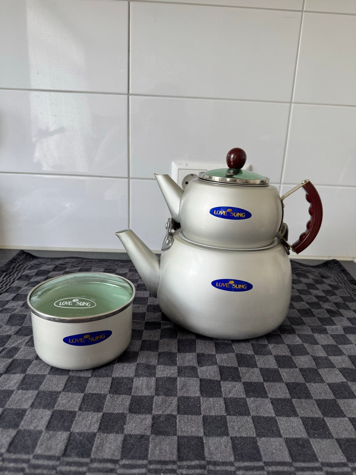 Nieuwe Theepot / Themoskan set - Love Sung, Theepot/fluitketel, Ophalen of Verzenden, Metaal, Overige merken